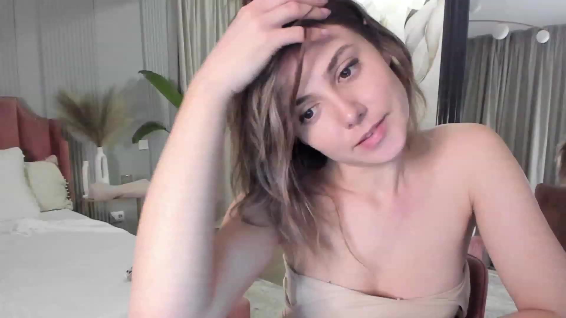 Gallery image thumbnail from NellieCutest's myfreecams stream on, 02/19/2023, 22:58 image 5 of 20