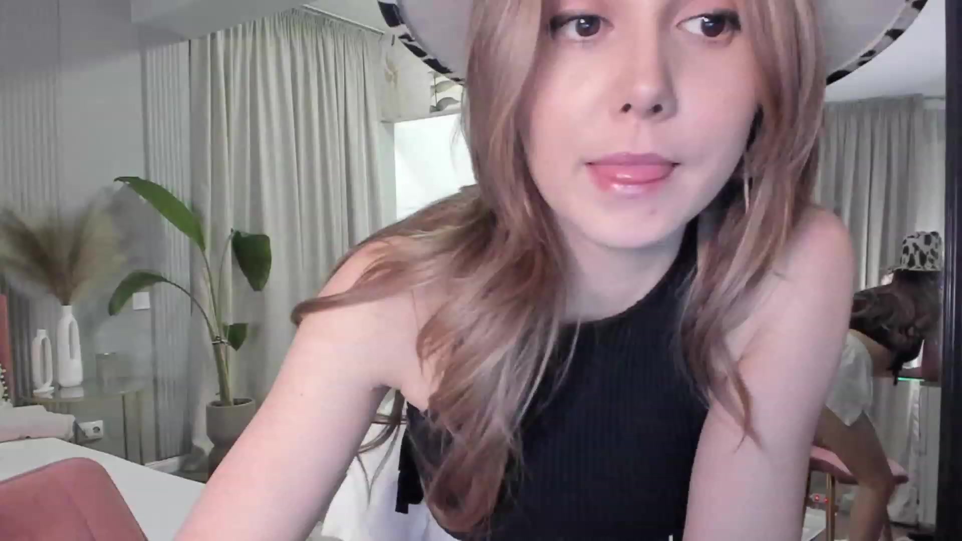 Gallery image thumbnail from NellieCutest's myfreecams stream on, 02/23/2023, 22:36 image 7 of 20