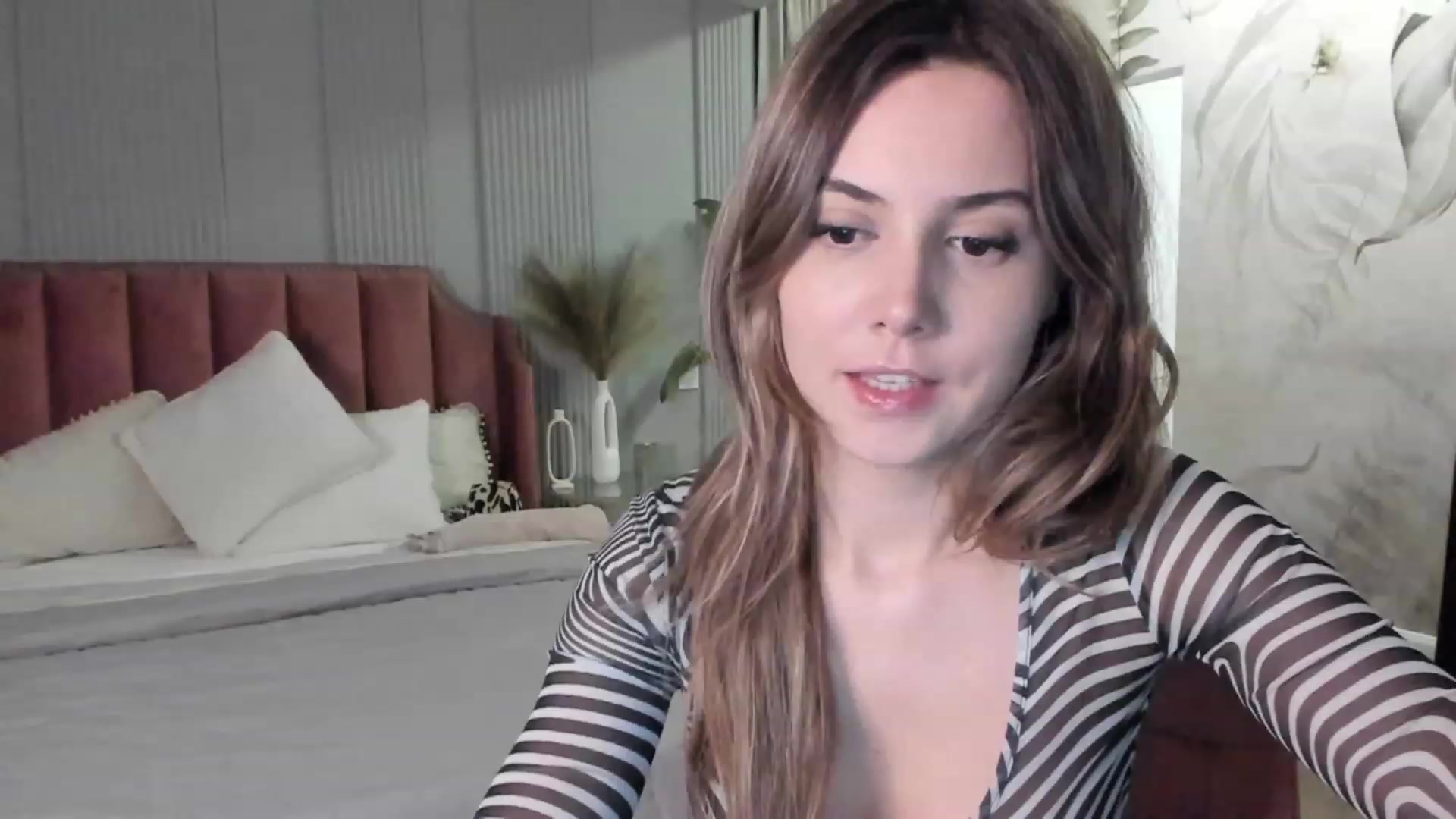 Gallery image thumbnail from NellieCutest's myfreecams stream on, 03/02/2023, 22:34 image 1 of 20