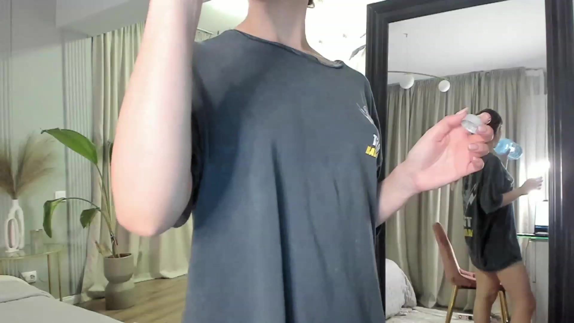Gallery image thumbnail from NellieCutest's myfreecams stream on, 03/05/2023, 22:23 image 3 of 20