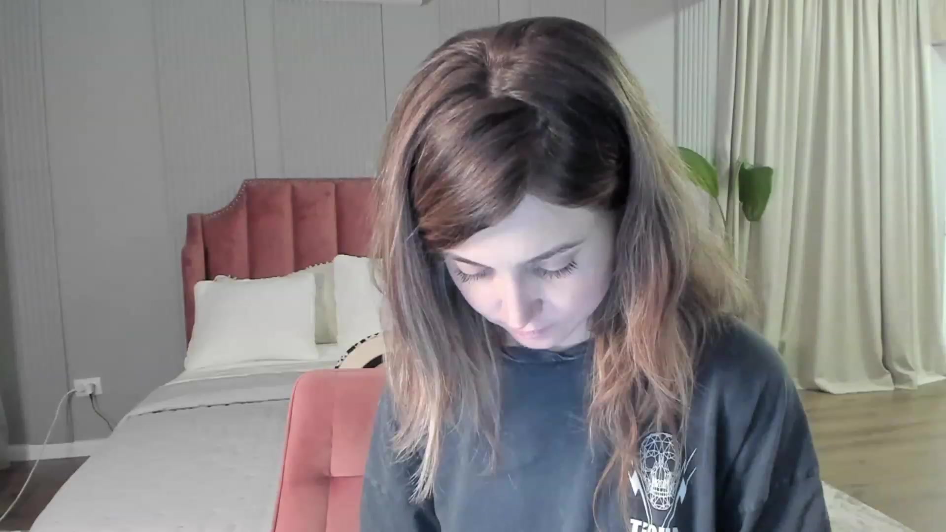 Gallery image thumbnail from NellieCutest's myfreecams stream on, 03/05/2023, 22:23 image 10 of 20