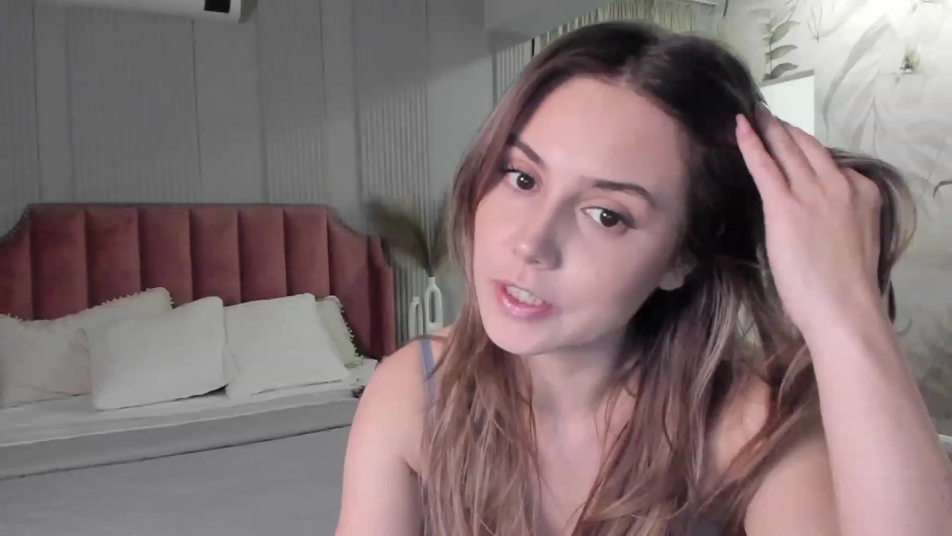 Gallery image thumbnail from NellieCutest's myfreecams stream on, 03/11/2023, 22:12 image 2 of 20