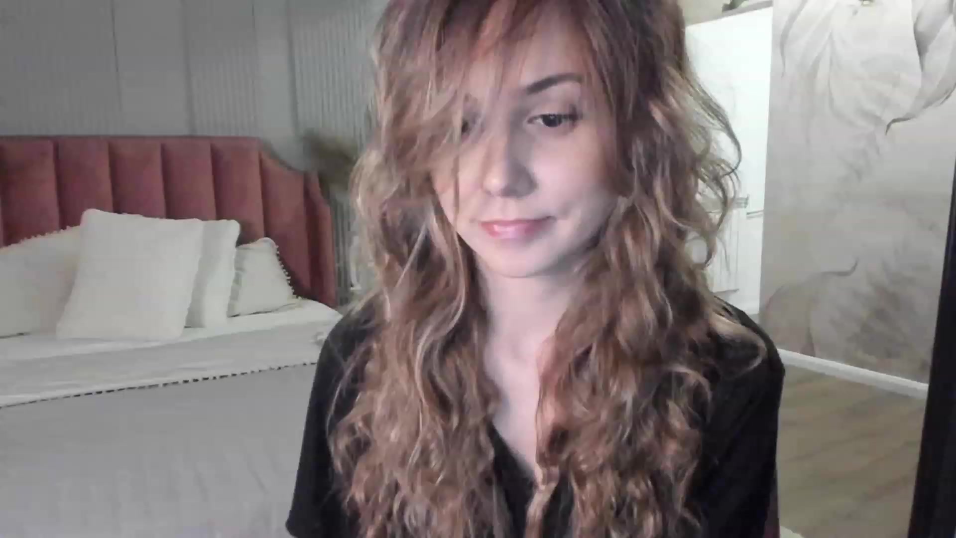 Gallery image thumbnail from NellieCutest's myfreecams stream on, 03/19/2023, 21:25 image 2 of 20