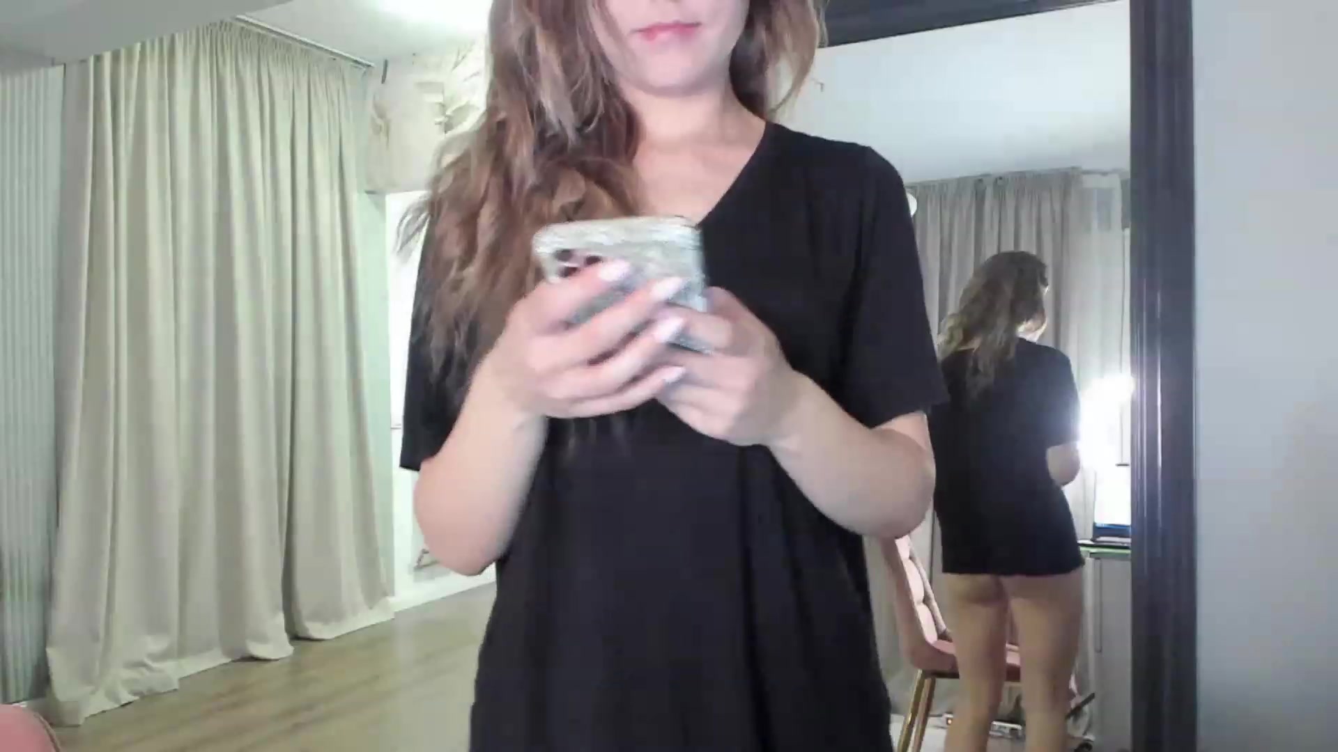 Gallery image thumbnail from NellieCutest's myfreecams stream on, 03/19/2023, 21:25 image 15 of 20