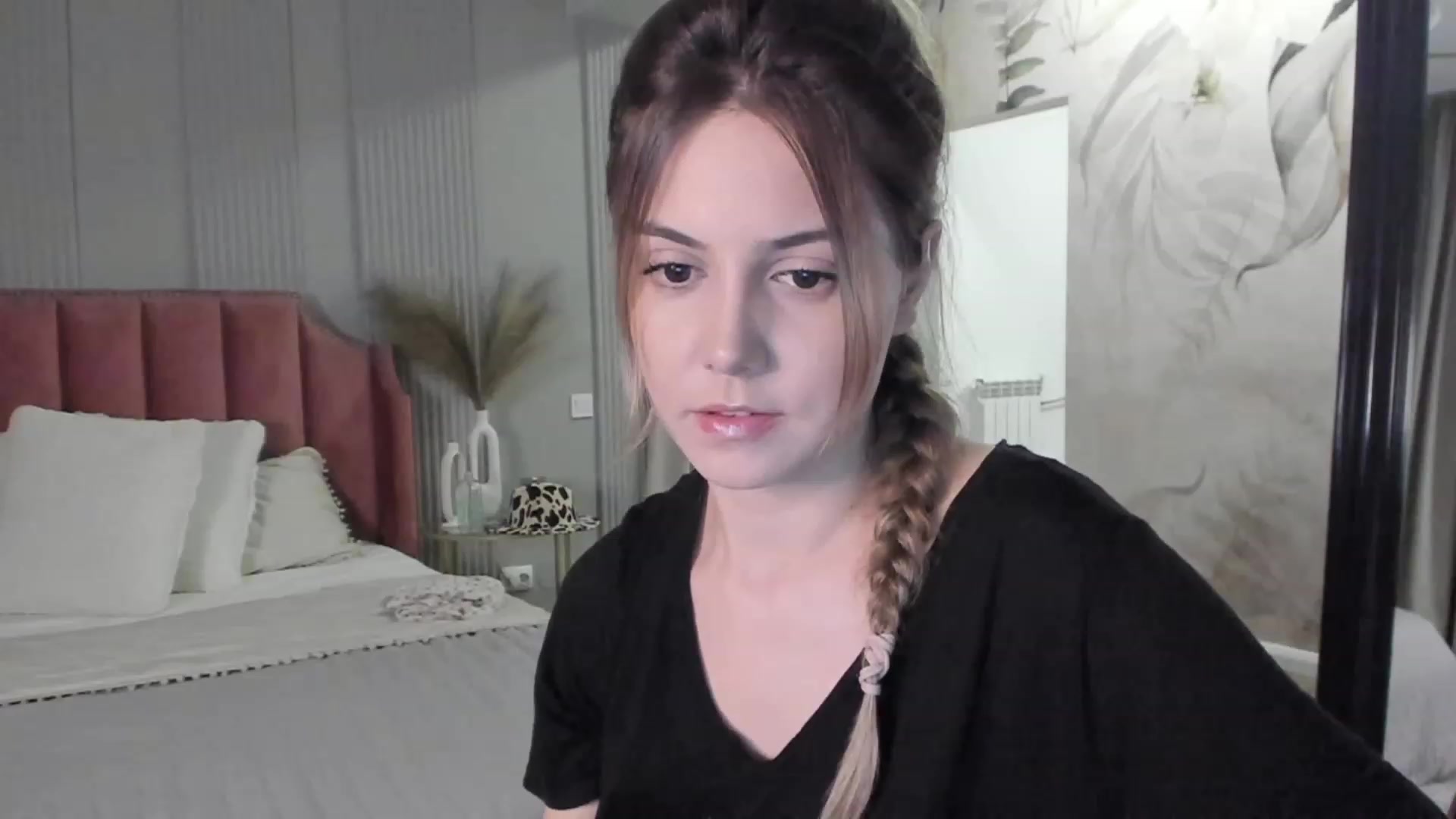 Gallery image thumbnail from NellieCutest's myfreecams stream on, 03/19/2023, 21:25 image 1 of 20