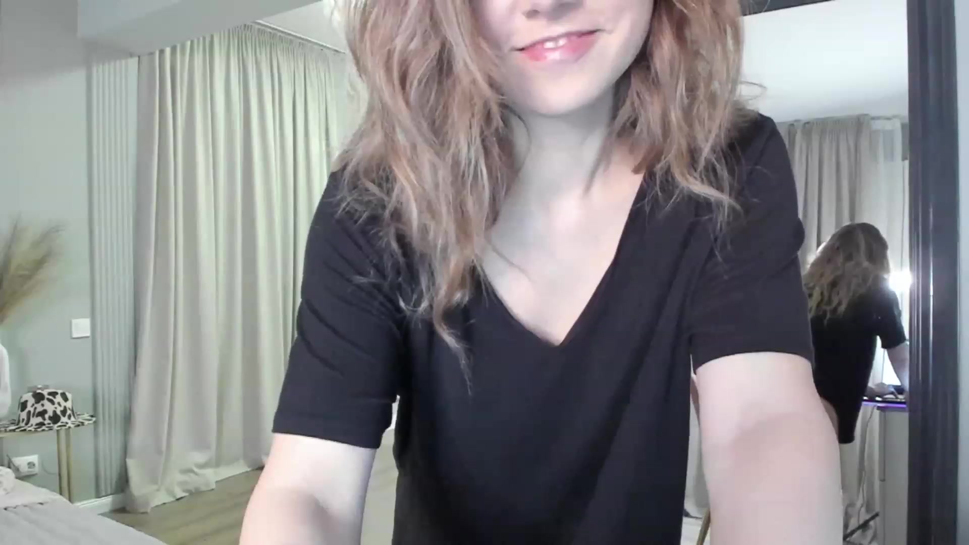 Gallery image thumbnail from NellieCutest's myfreecams stream on, 03/19/2023, 21:25 image 7 of 20