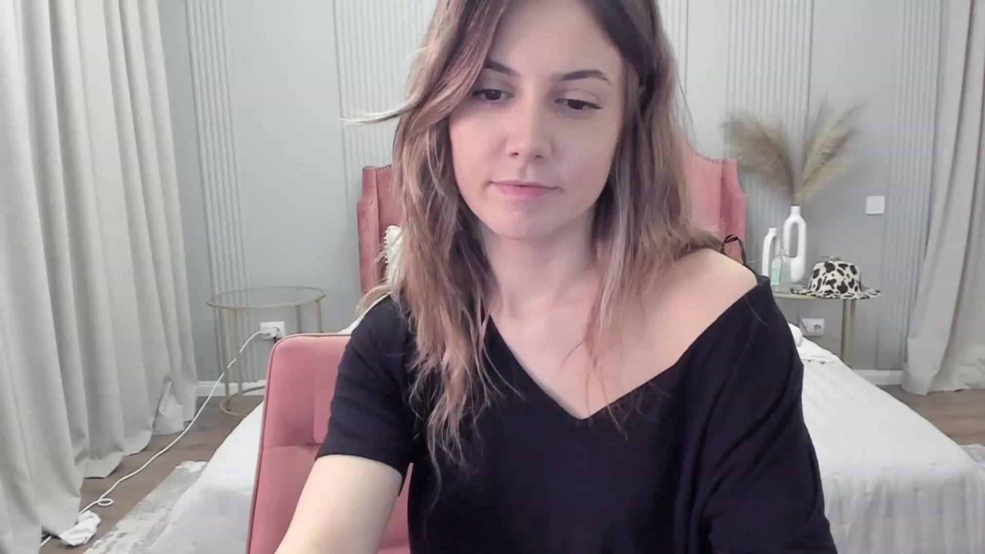 Gallery image thumbnail from NellieCutest's myfreecams stream on, 03/19/2023, 23:07 image 20 of 20