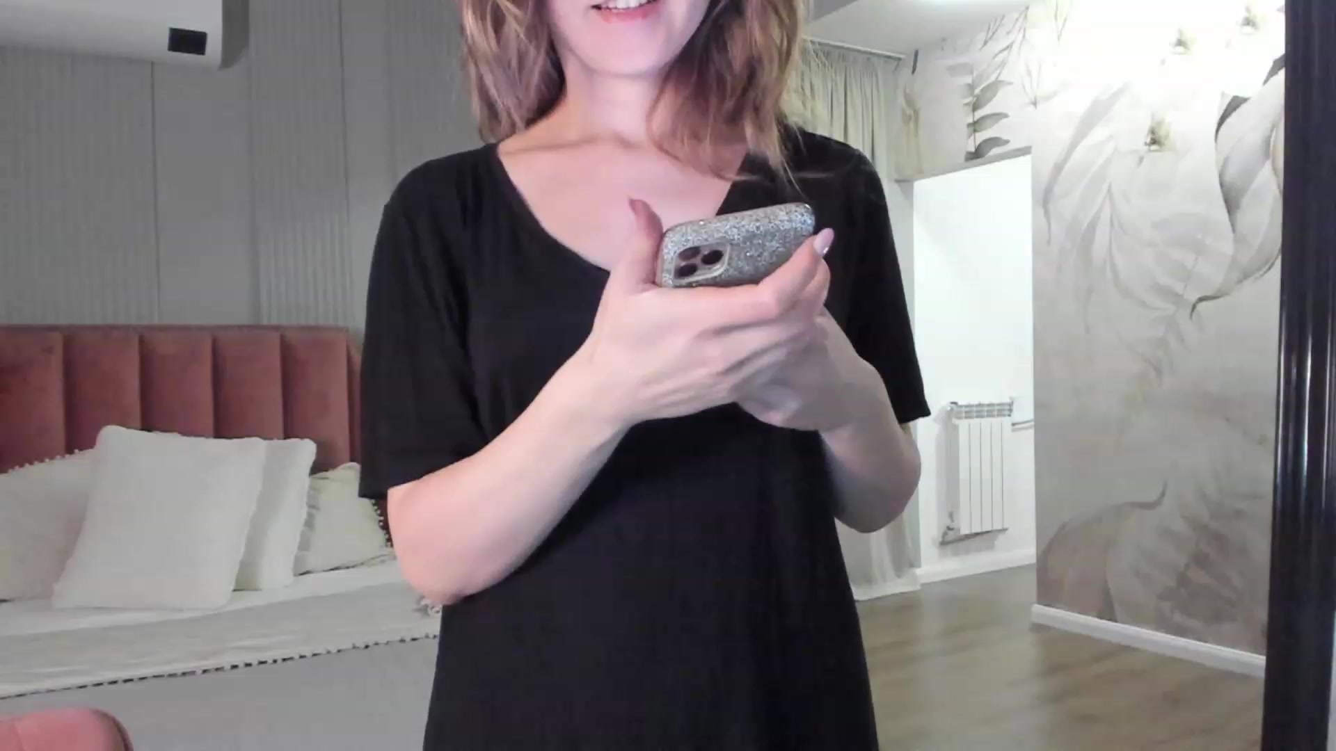 Gallery image thumbnail from NellieCutest's myfreecams stream on, 03/19/2023, 23:07 image 3 of 20