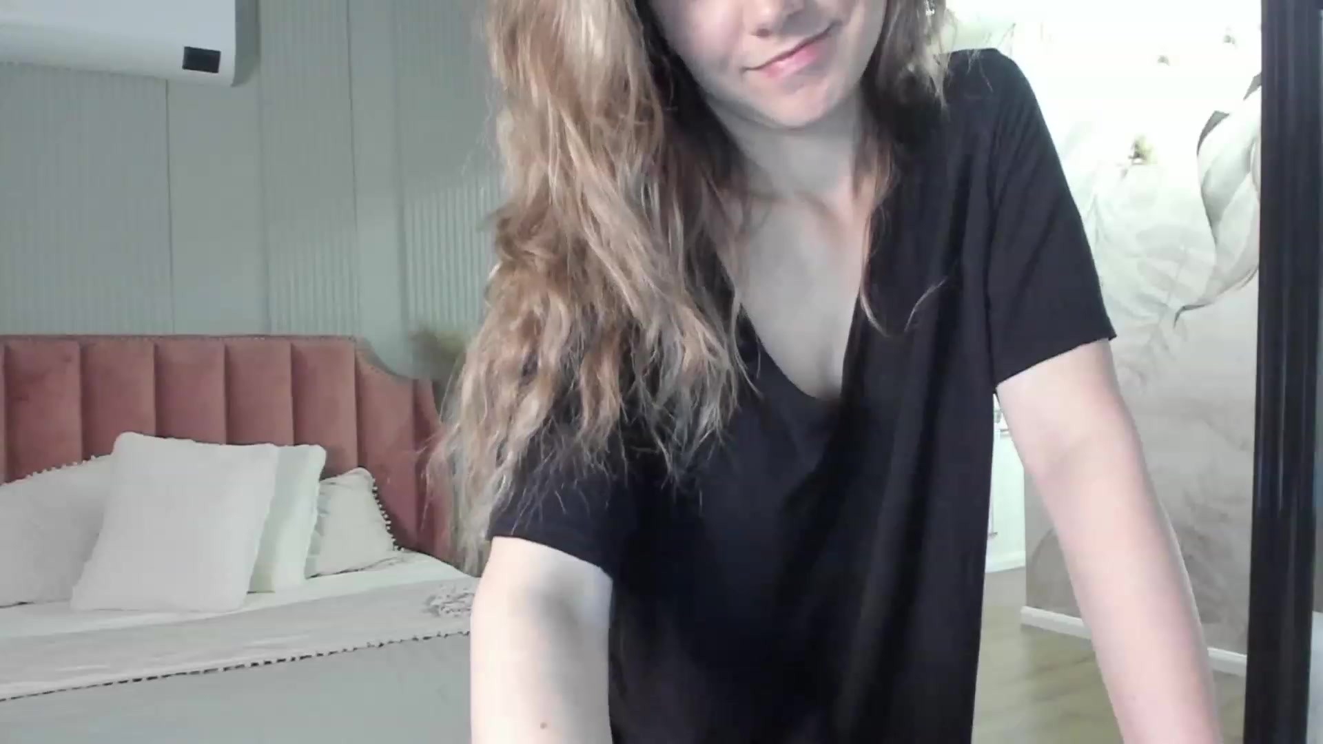 Gallery image thumbnail from NellieCutest's myfreecams stream on, 03/19/2023, 23:07 image 12 of 20