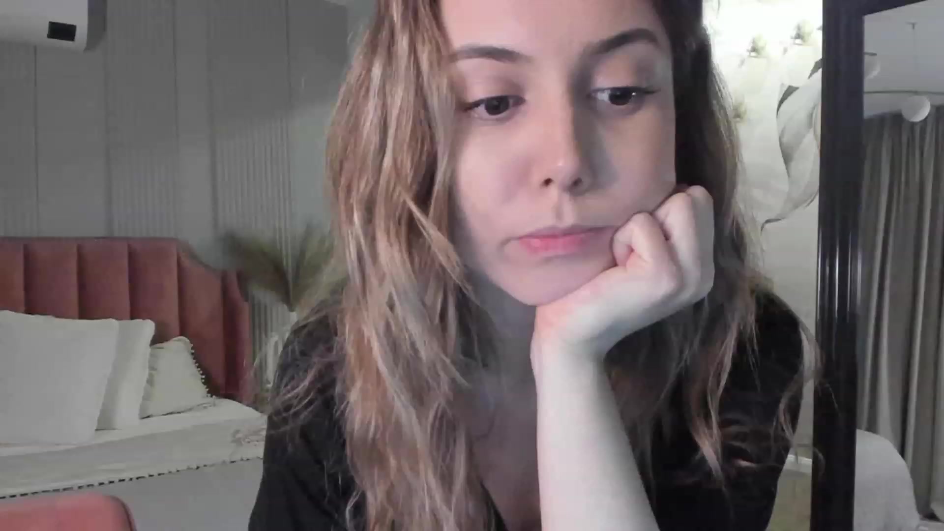 Gallery image thumbnail from NellieCutest's myfreecams stream on, 03/19/2023, 23:07 image 8 of 20
