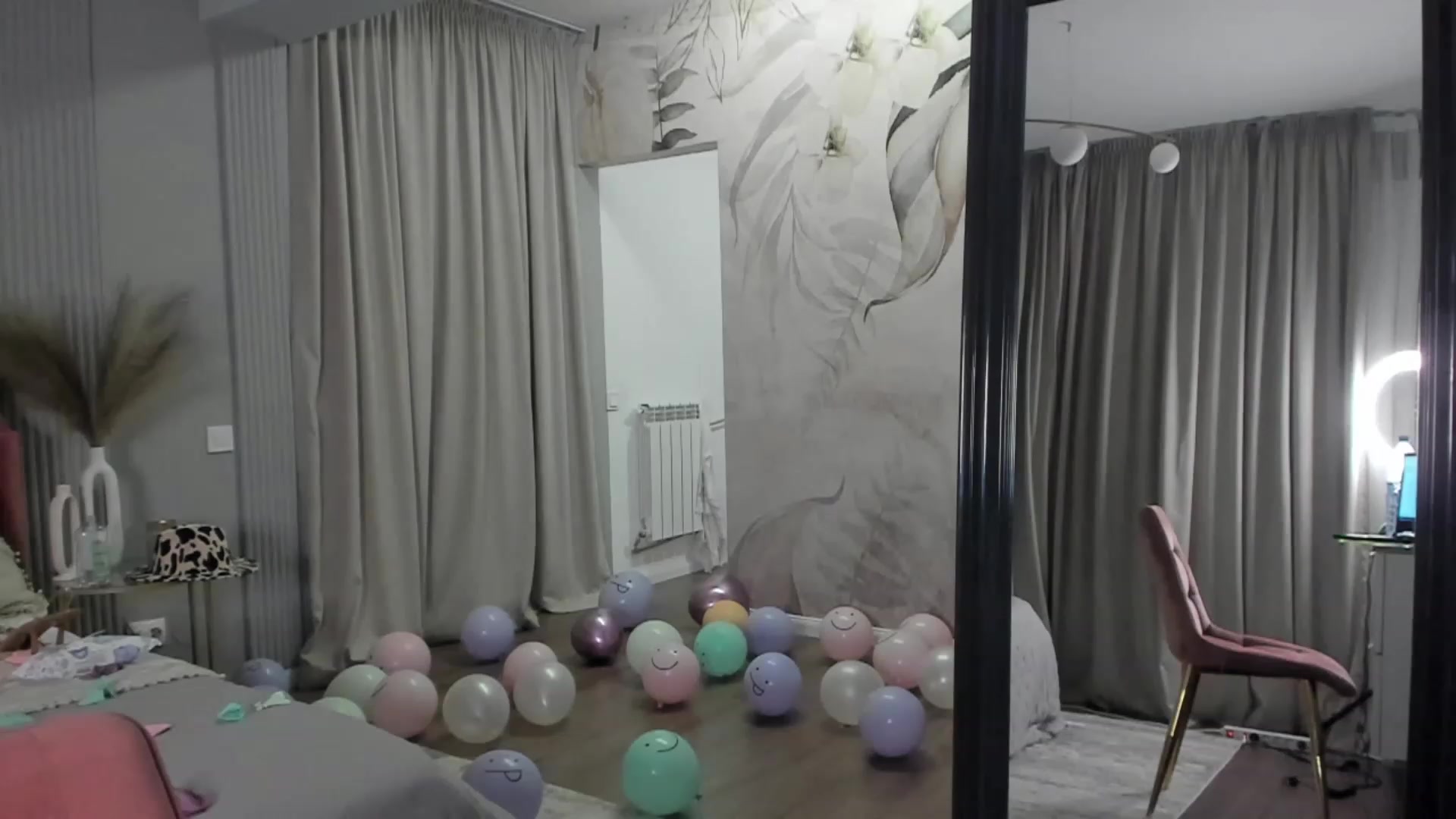 Gallery image thumbnail from NellieCutest's myfreecams stream on, 03/25/2023, 21:43 image 10 of 20