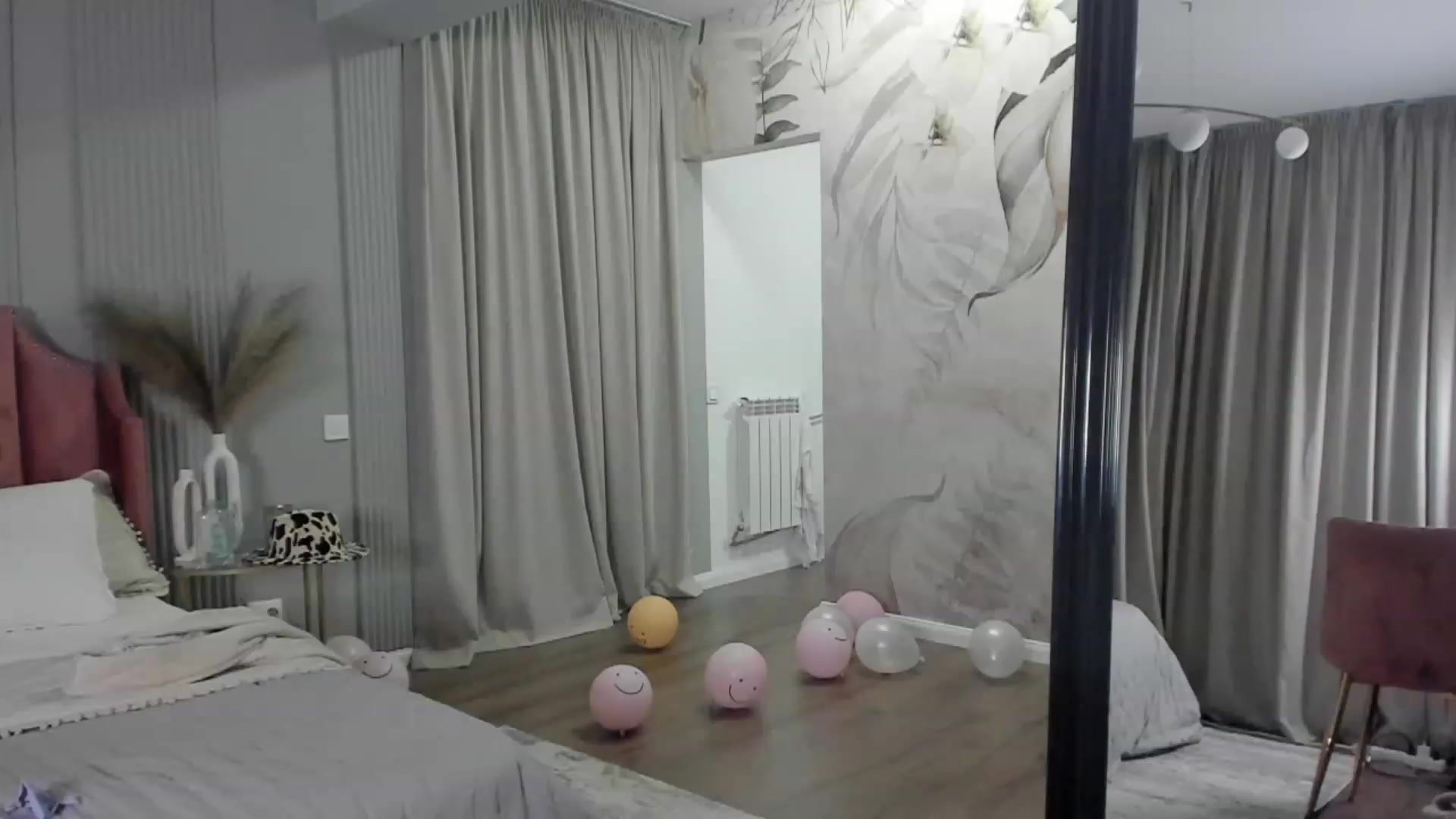 Gallery image thumbnail from NellieCutest's myfreecams stream on, 03/26/2023, 21:36 image 7 of 20