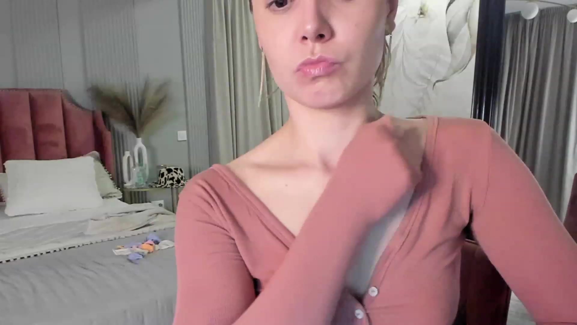 Gallery image thumbnail from NellieCutest's myfreecams stream on, 03/26/2023, 21:36 image 13 of 20