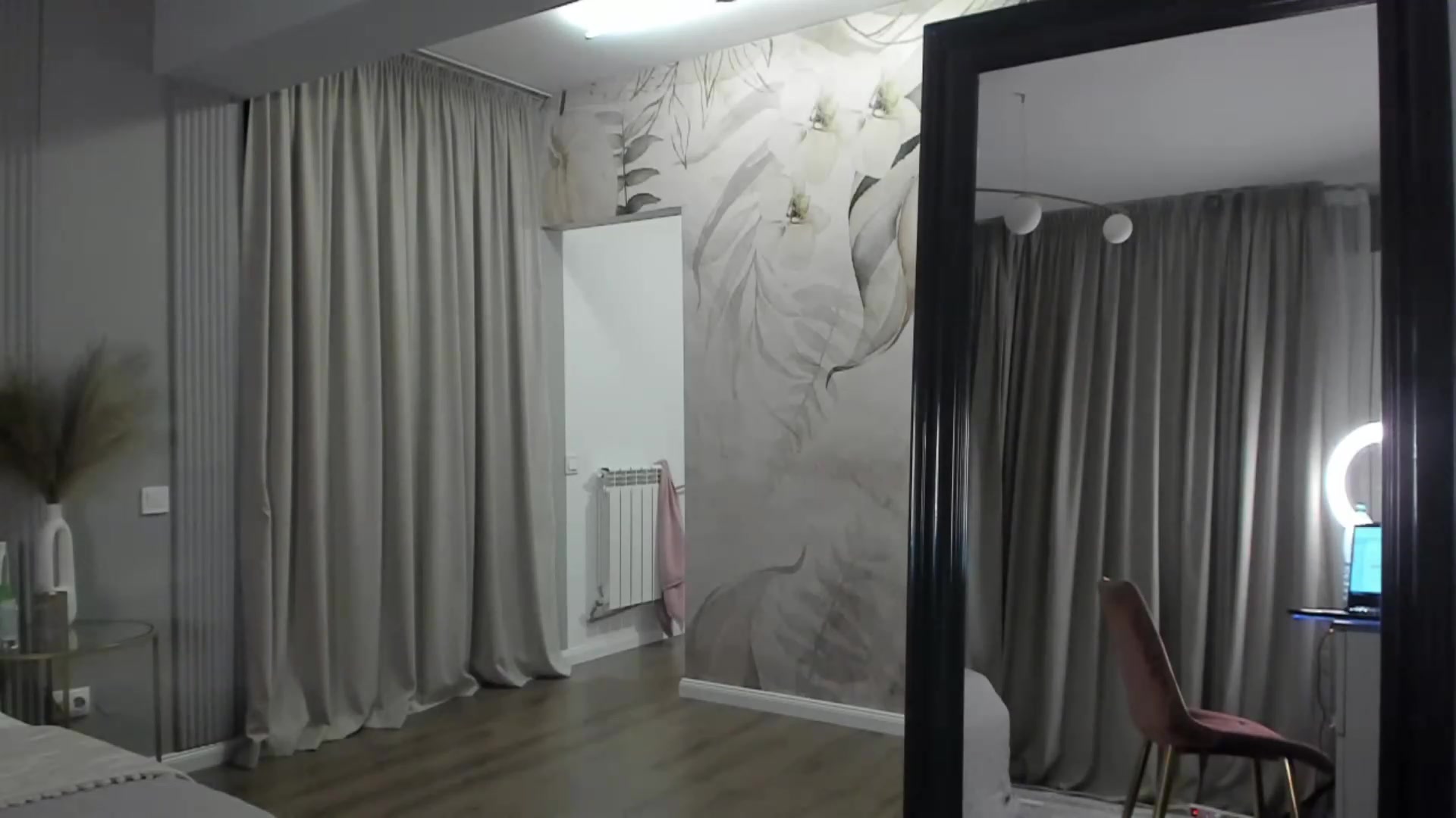Gallery image thumbnail from NellieCutest's myfreecams stream on, 04/01/2023, 21:00 image 17 of 20