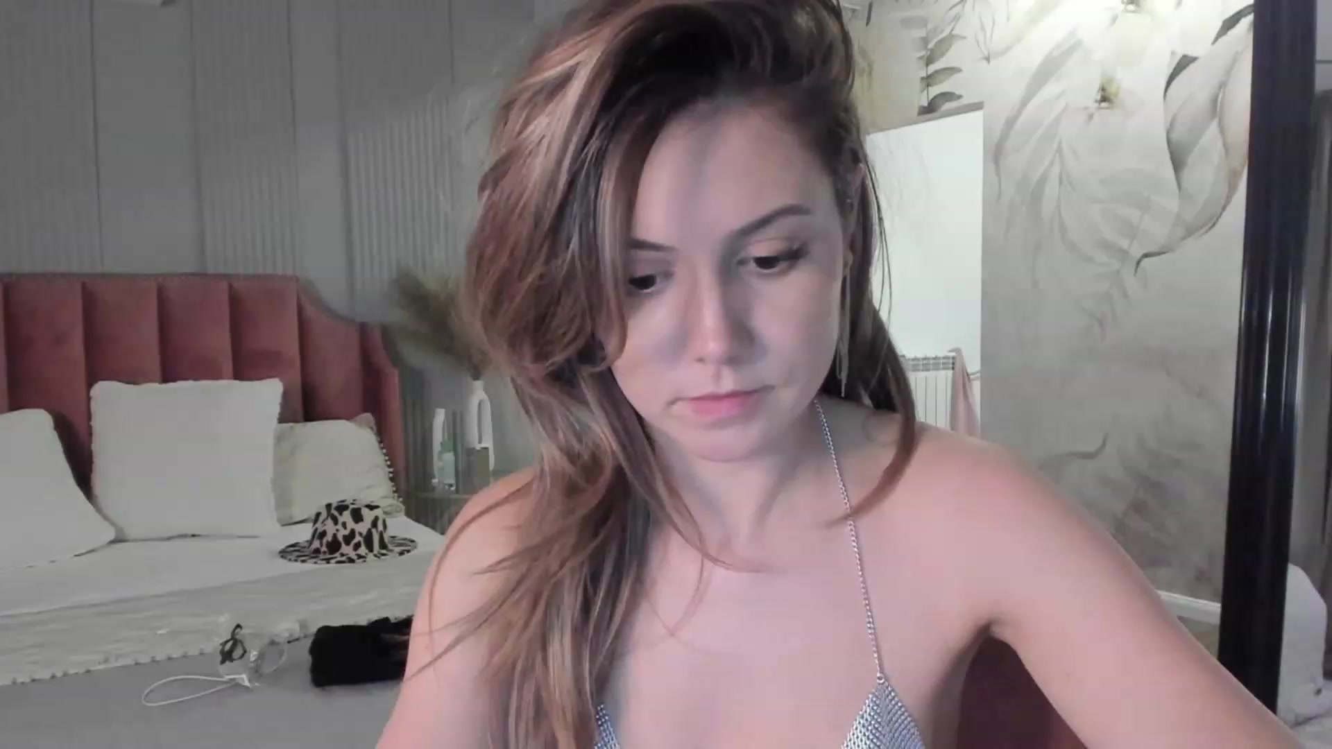 Gallery image thumbnail from NellieCutest's myfreecams stream on, 04/01/2023, 21:00 image 1 of 20