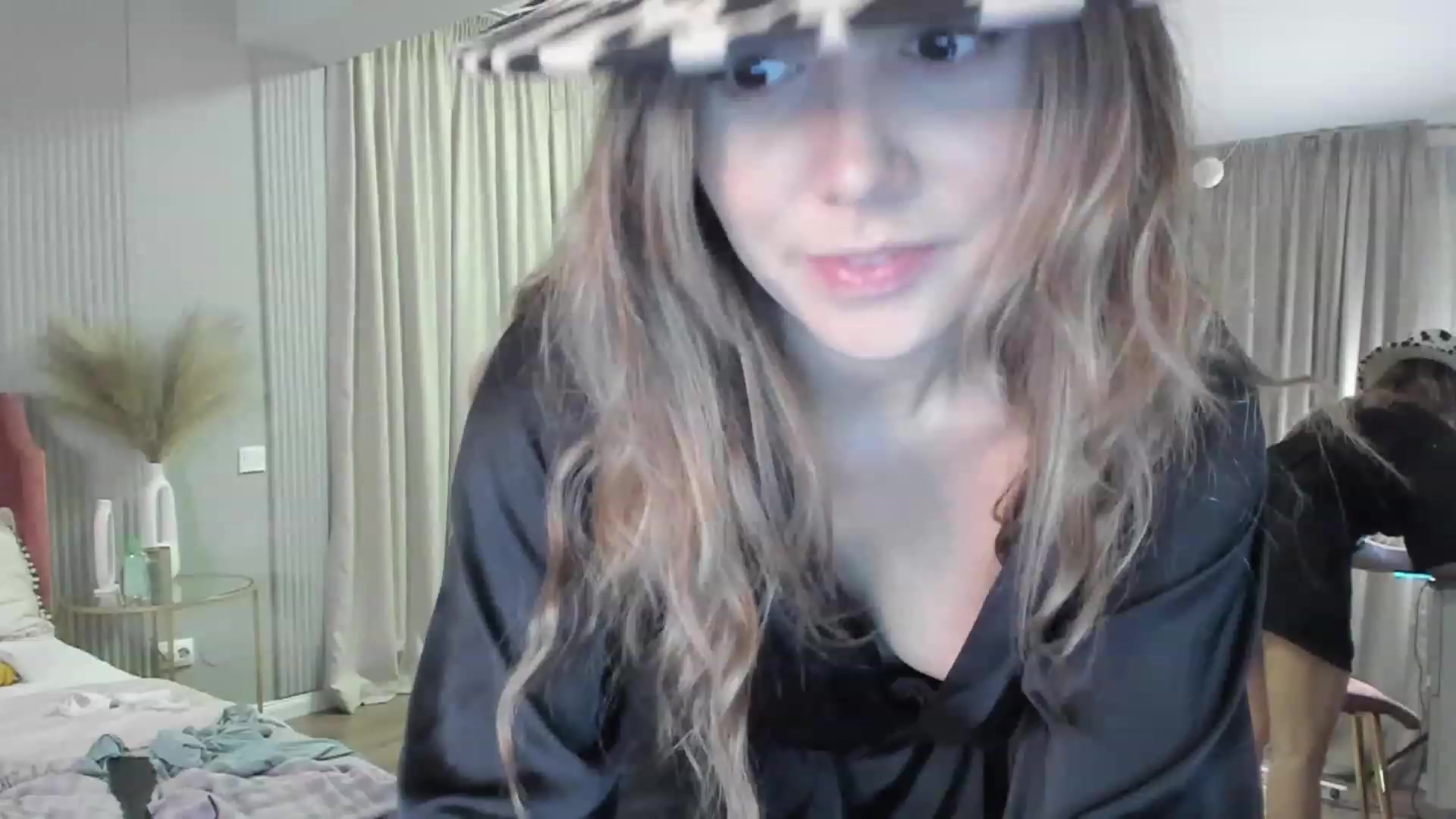 Gallery image thumbnail from NellieCutest's myfreecams stream on, 04/02/2023, 21:03 image 17 of 20