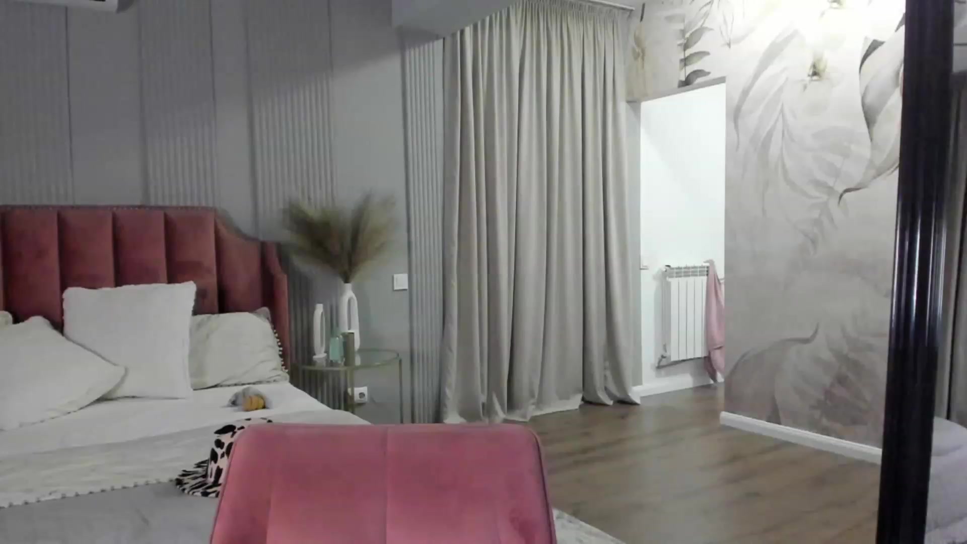 Gallery image thumbnail from NellieCutest's myfreecams stream on, 04/02/2023, 21:30 image 3 of 20