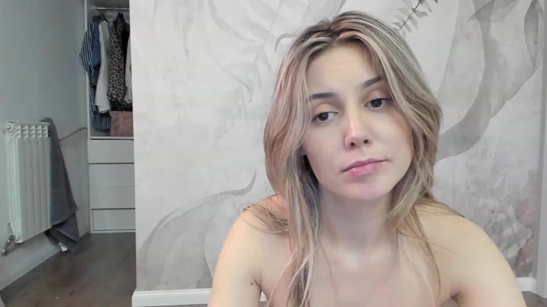 Gallery image thumbnail from NellieCutest's myfreecams stream on, 04/06/2023, 21:17 image 13 of 20