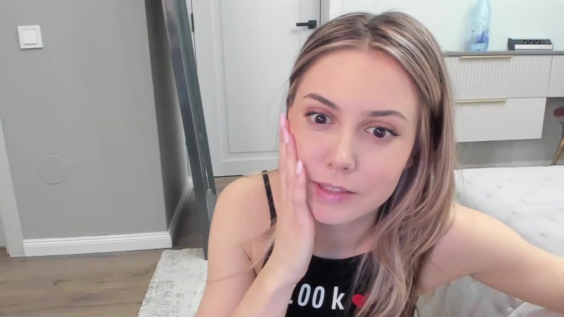 Gallery image thumbnail from NellieCutest's myfreecams stream on, 04/07/2023, 20:30 image 16 of 20