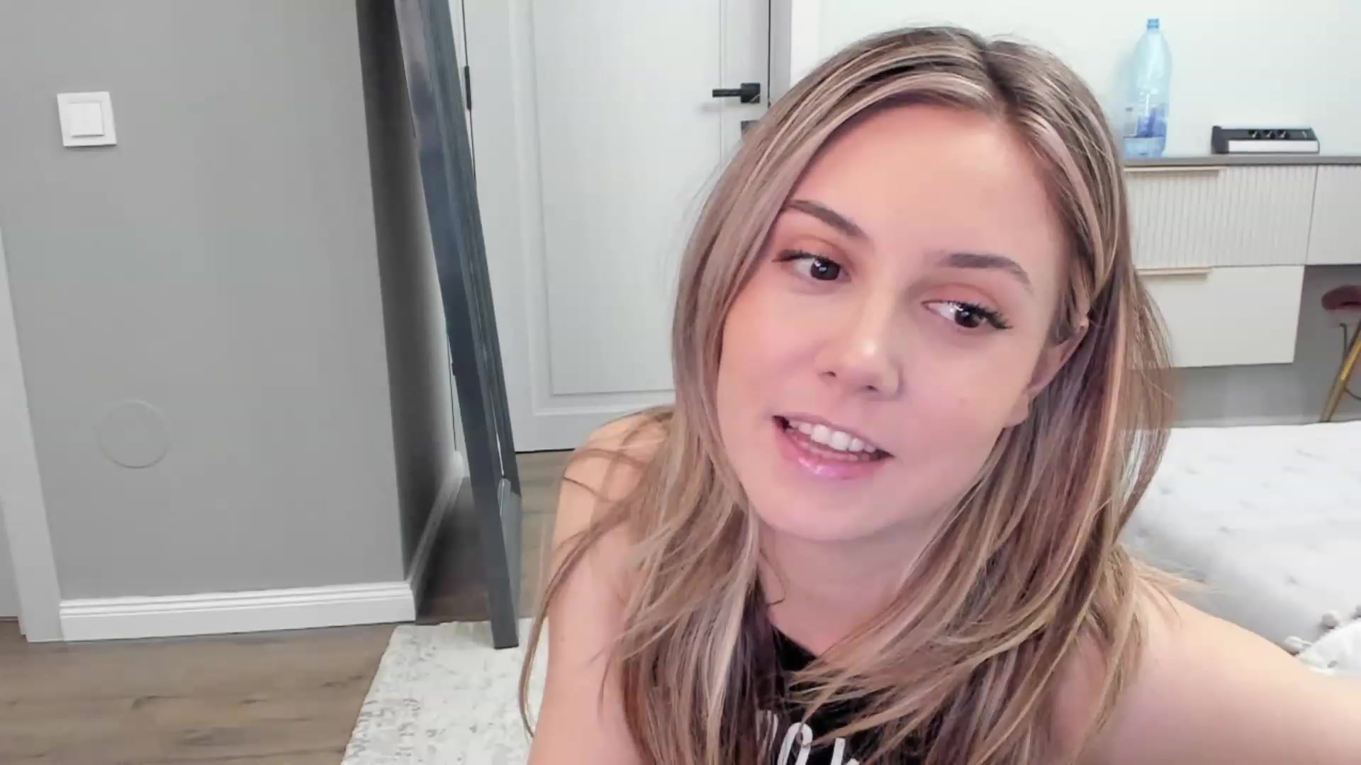 Gallery image thumbnail from NellieCutest's myfreecams stream on, 04/07/2023, 20:30 image 12 of 20