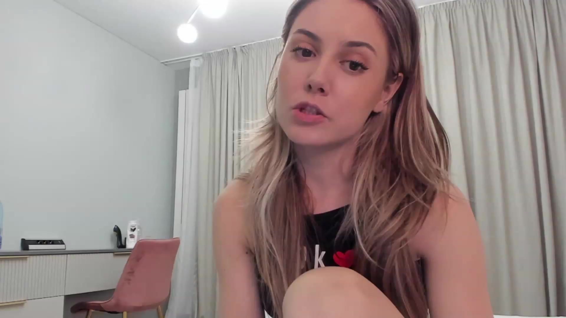 Gallery image thumbnail from NellieCutest's myfreecams stream on, 04/07/2023, 20:30 image 5 of 20