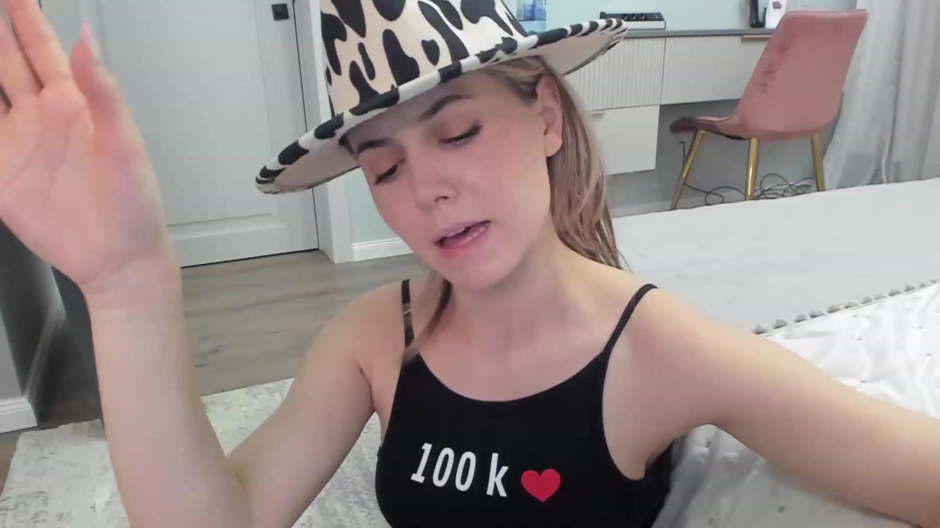 Gallery image thumbnail from NellieCutest's myfreecams stream on, 04/07/2023, 22:02 image 4 of 20