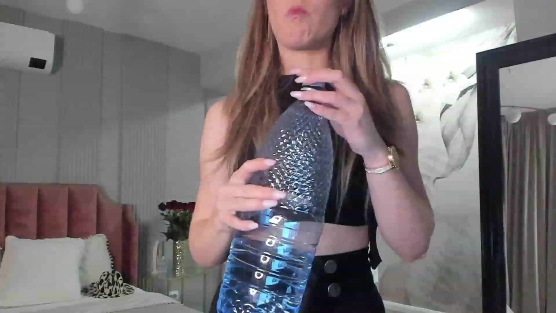 Gallery image thumbnail from NellieCutest's myfreecams stream on, 04/09/2023, 21:08 image 1 of 20