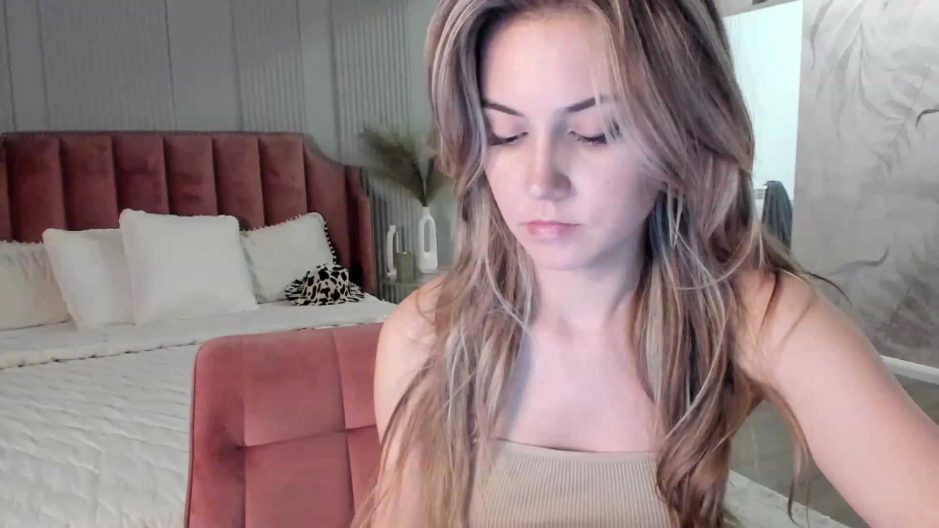 Gallery image thumbnail from NellieCutest's myfreecams stream on, 04/13/2023, 22:20 image 6 of 20