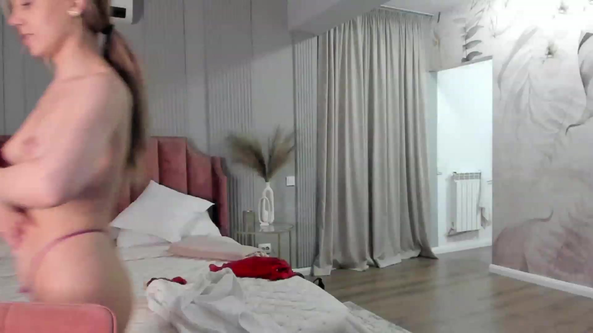 Gallery image thumbnail from NellieCutest's myfreecams stream on, 04/23/2023, 22:46 image 15 of 20