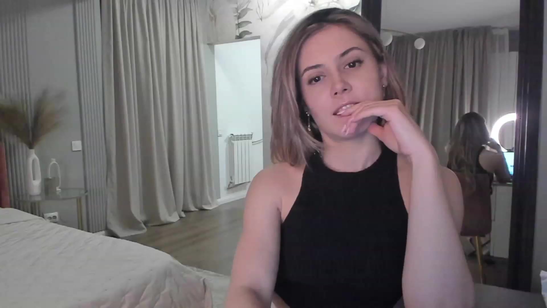 Gallery image thumbnail from NellieCutest's myfreecams stream on, 04/29/2023, 21:14 image 5 of 20