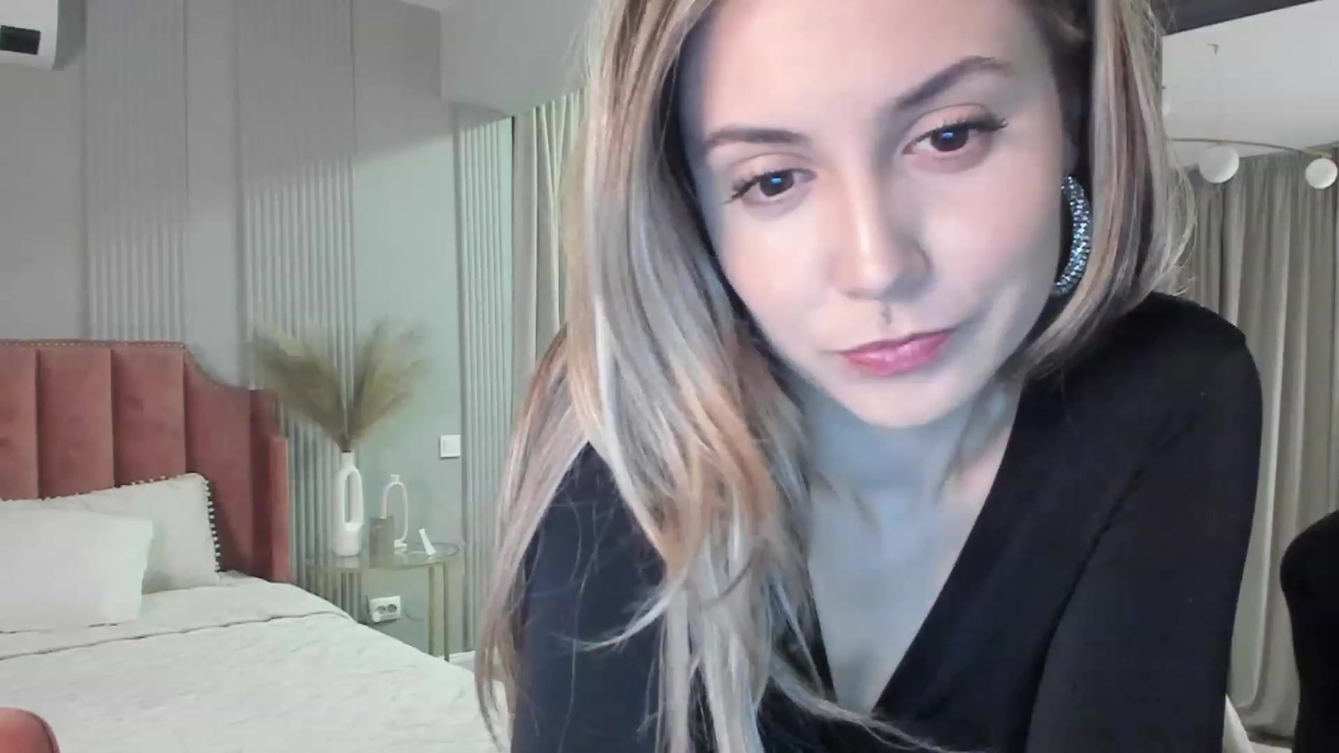 Gallery image thumbnail from NellieCutest's myfreecams stream on, 05/04/2023, 19:09 image 16 of 20