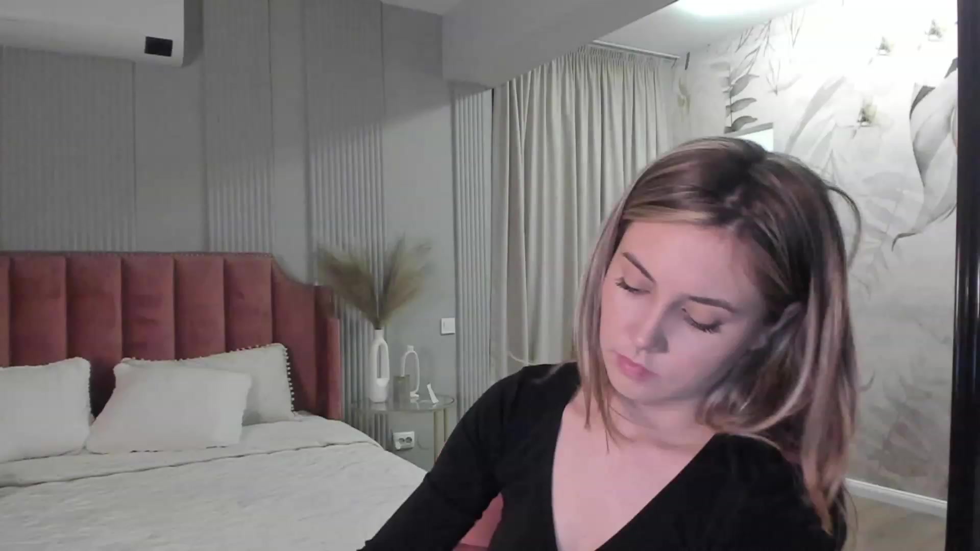 Gallery image thumbnail from NellieCutest's myfreecams stream on, 05/04/2023, 19:09 image 1 of 20
