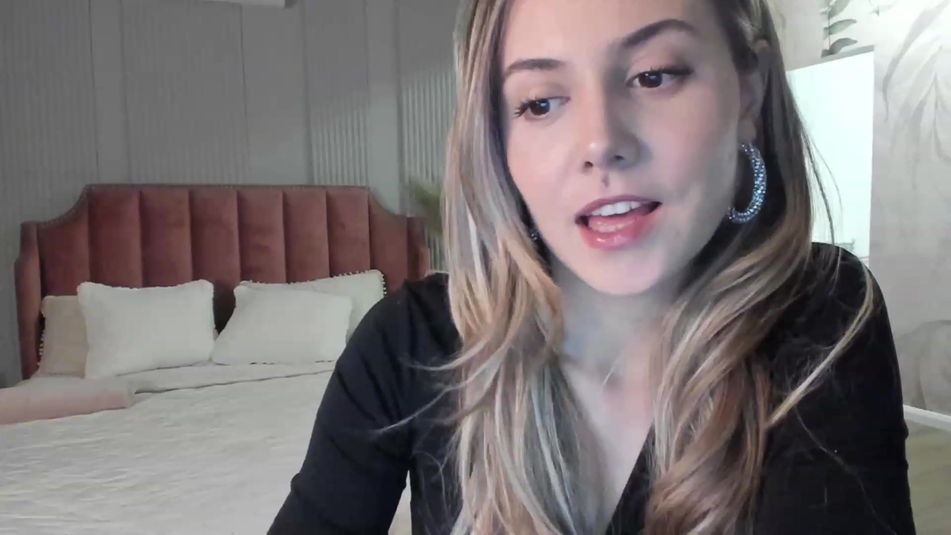 Gallery image thumbnail from NellieCutest's myfreecams stream on, 05/04/2023, 19:09 image 14 of 20