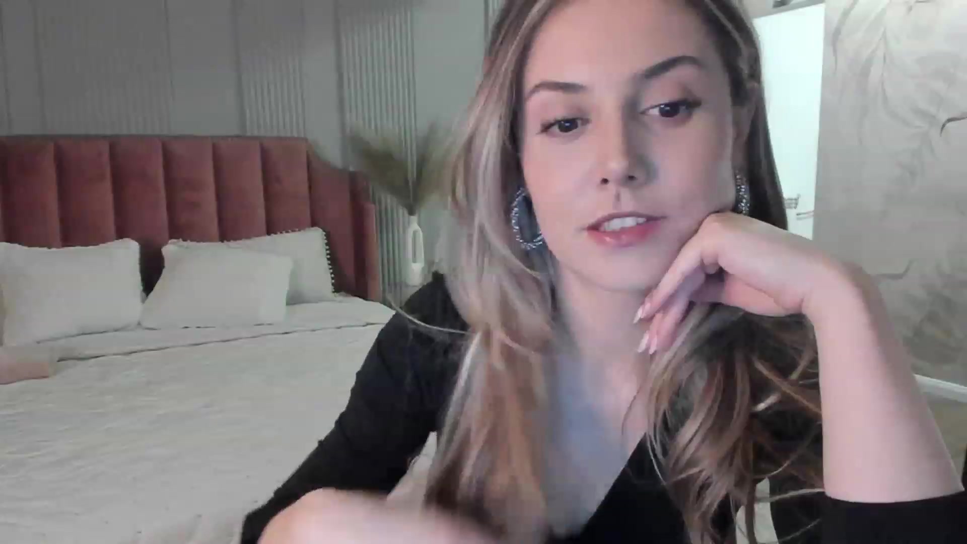 Gallery image thumbnail from NellieCutest's myfreecams stream on, 05/04/2023, 19:09 image 12 of 20