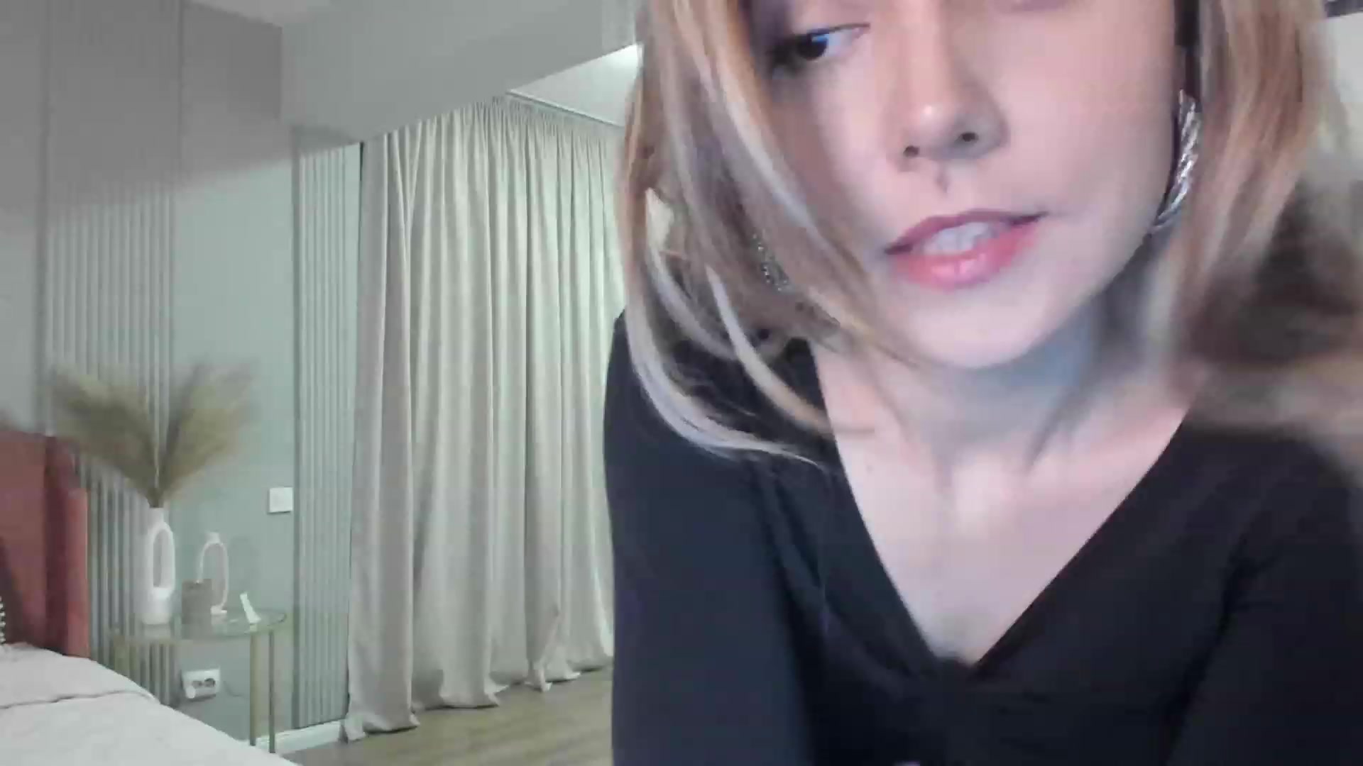 Gallery image thumbnail from NellieCutest's myfreecams stream on, 05/04/2023, 21:43 image 3 of 20