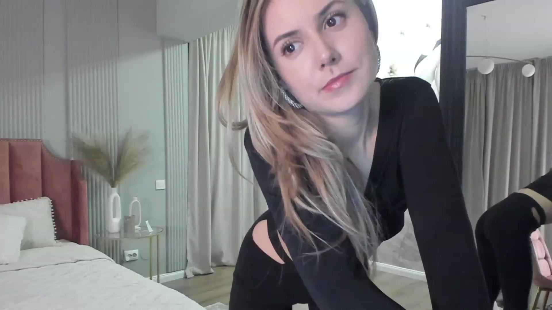Gallery image thumbnail from NellieCutest's myfreecams stream on, 05/04/2023, 21:43 image 2 of 20