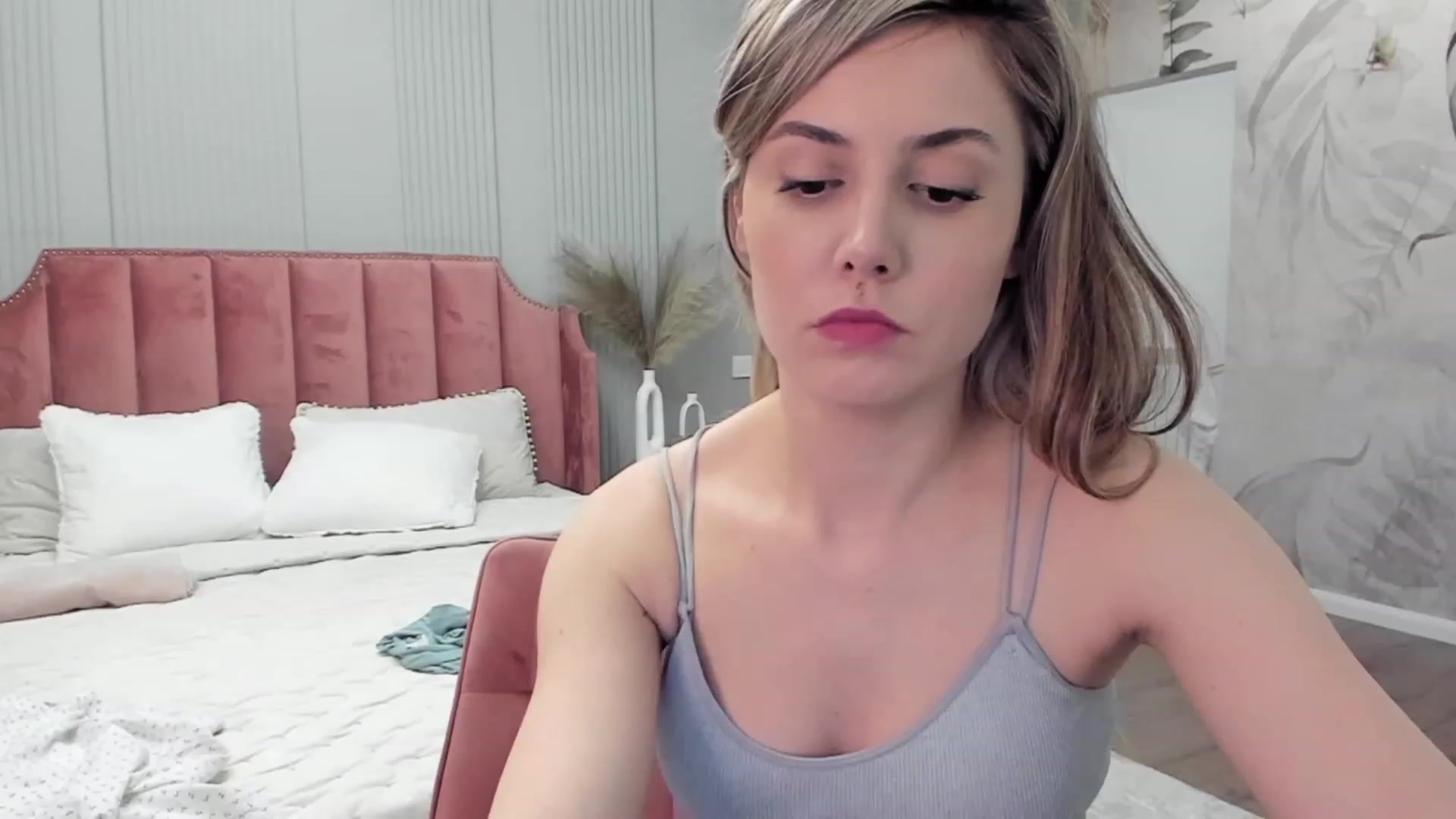 Gallery image thumbnail from NellieCutest's myfreecams stream on, 05/05/2023, 20:59 image 5 of 20