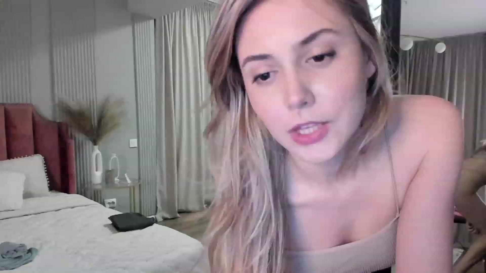 Gallery image thumbnail from NellieCutest's myfreecams stream on, 05/05/2023, 20:59 image 10 of 20