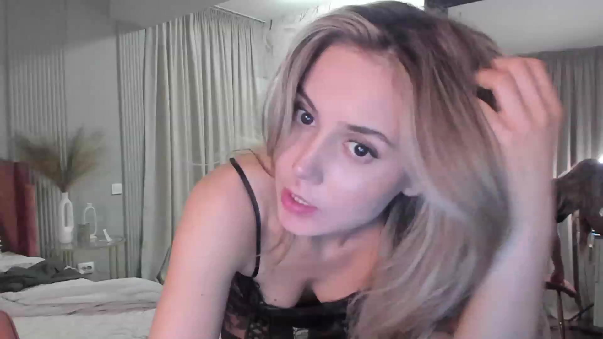 Gallery image thumbnail from NellieCutest's myfreecams stream on, 05/06/2023, 21:29 image 8 of 20