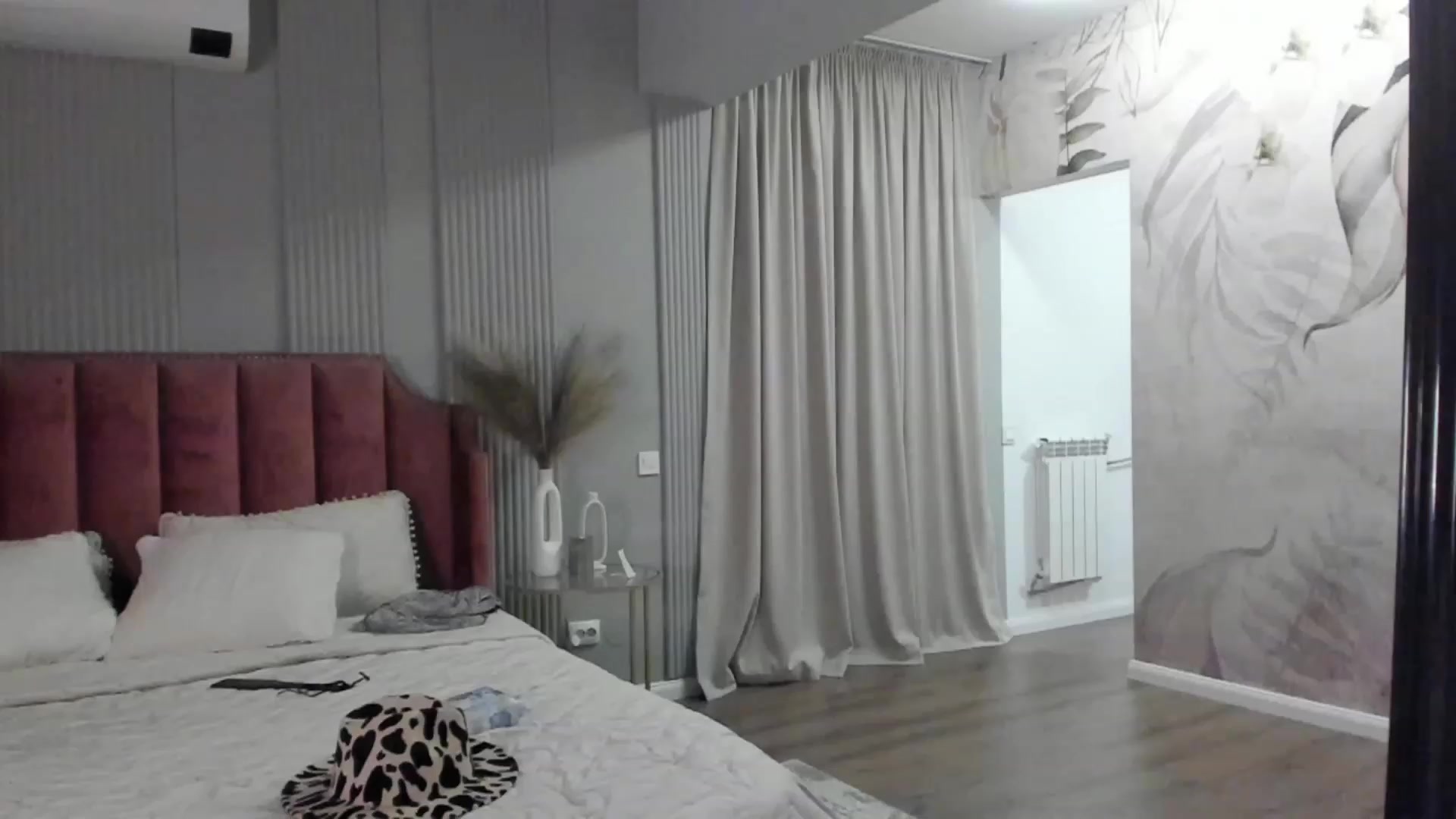 Gallery image thumbnail from NellieCutest's myfreecams stream on, 05/07/2023, 21:20 image 18 of 20