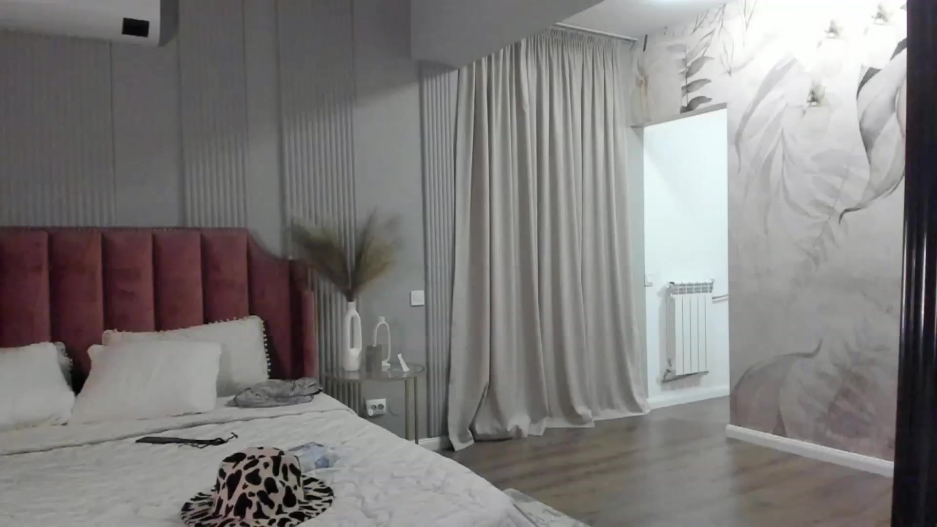 Gallery image thumbnail from NellieCutest's myfreecams stream on, 05/07/2023, 21:20 image 17 of 20