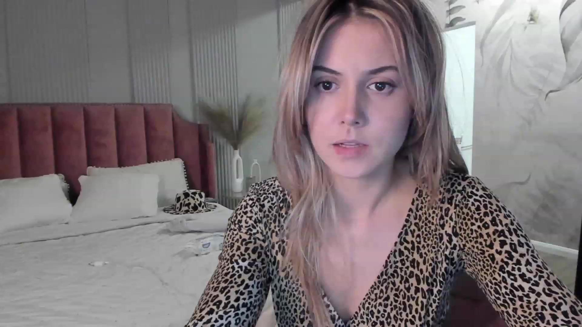 Gallery image thumbnail from NellieCutest's myfreecams stream on, 05/07/2023, 21:20 image 1 of 20