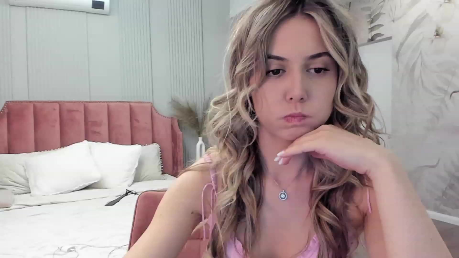 Gallery image thumbnail from NellieCutest's myfreecams stream on, 05/12/2023, 20:51 image 12 of 20
