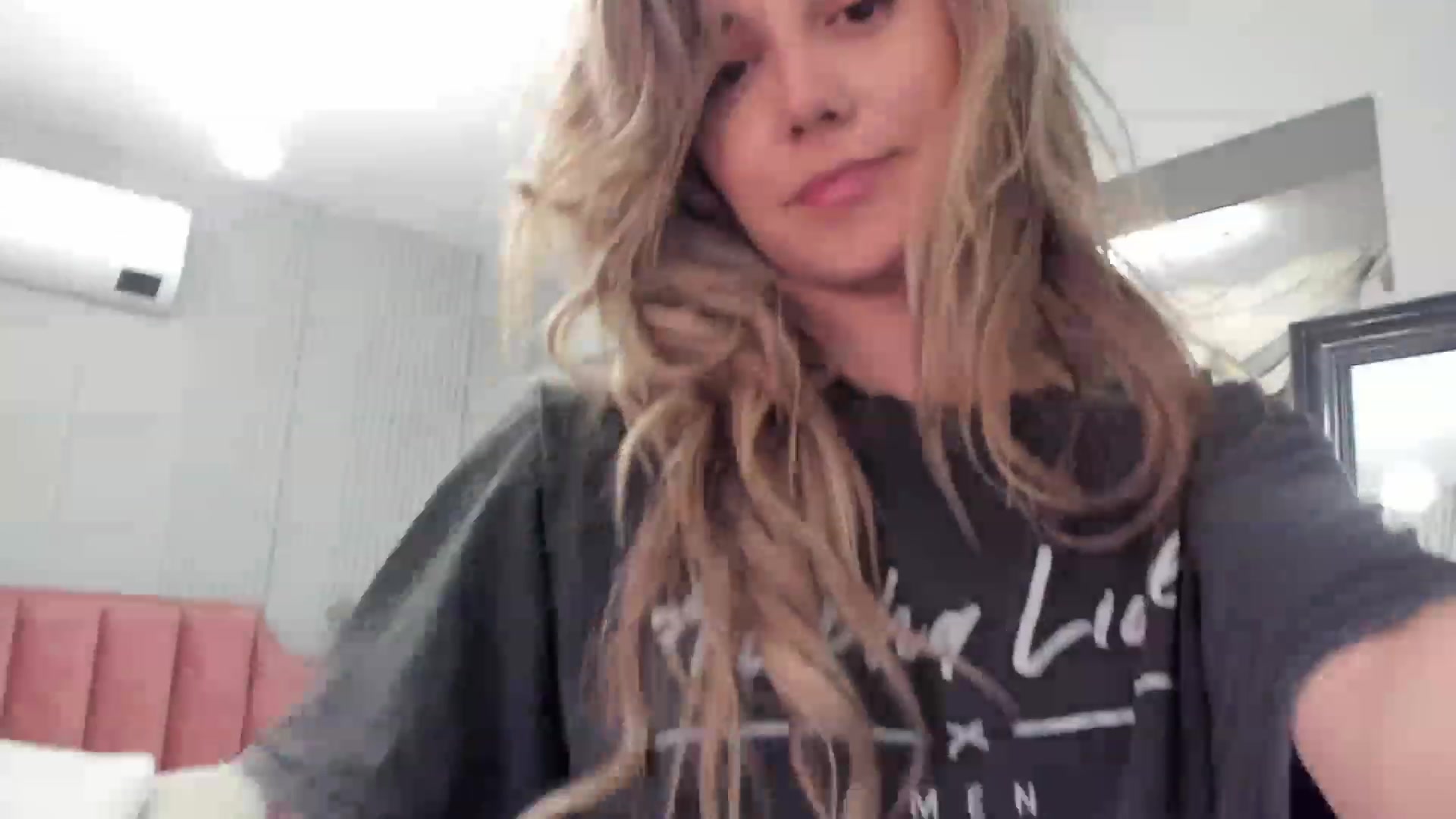 Gallery image thumbnail from NellieCutest's myfreecams stream on, 05/14/2023, 21:57 image 5 of 20