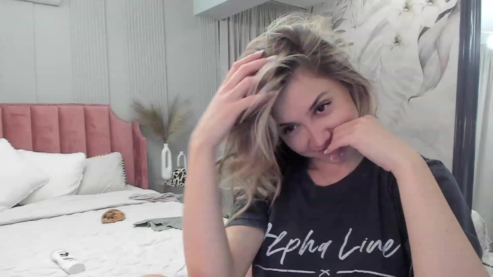 Gallery image thumbnail from NellieCutest's myfreecams stream on, 05/14/2023, 21:57 image 1 of 20