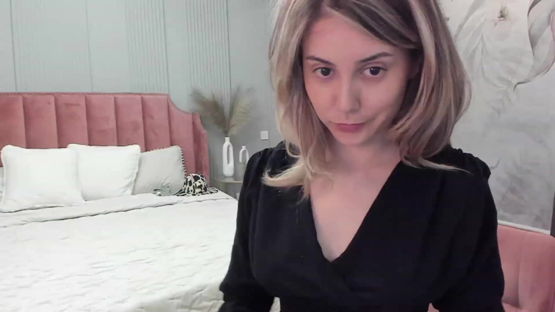 Gallery image thumbnail from NellieCutest's myfreecams stream on, 05/18/2023, 21:05 image 1 of 20