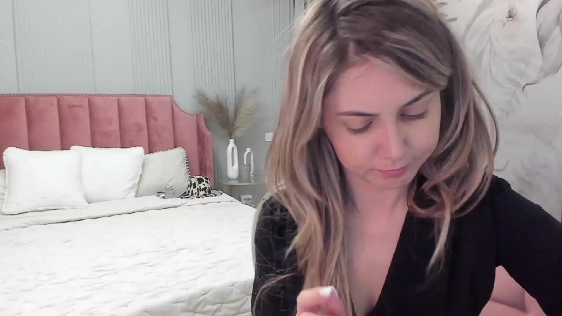 Gallery image thumbnail from NellieCutest's myfreecams stream on, 05/18/2023, 21:05 image 2 of 20
