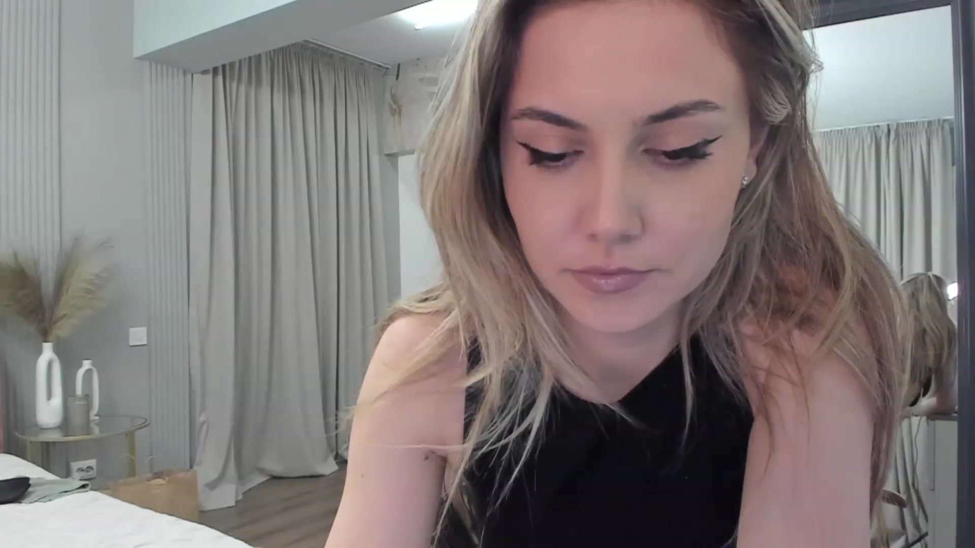 Gallery image thumbnail from NellieCutest's myfreecams stream on, 05/21/2023, 21:08 image 4 of 20