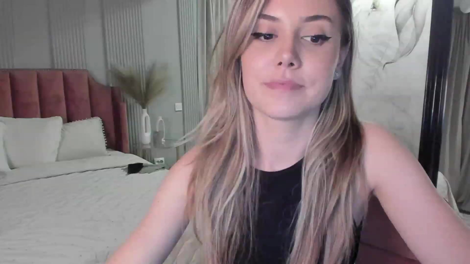 Gallery image thumbnail from NellieCutest's myfreecams stream on, 05/21/2023, 21:08 image 19 of 20