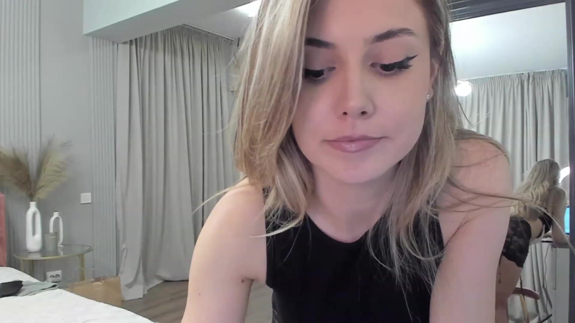 Gallery image thumbnail from NellieCutest's myfreecams stream on, 05/21/2023, 21:08 image 5 of 20